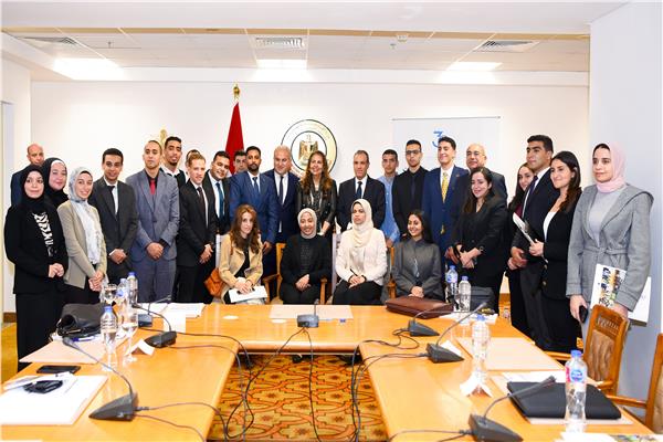جانب من اجتماع وزير الخارجية بالكوادر الشبابية من الجامعات المصرية المختلفة