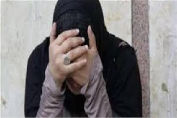 الأم وعشيقها تقتل طفلتها