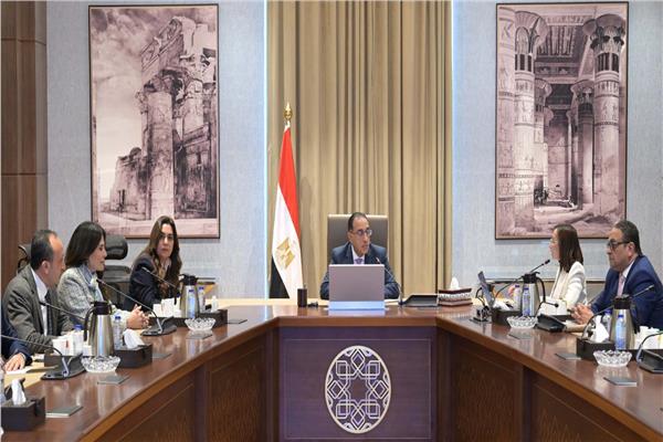 رئيس الوزراء مع محافظ البحيرة 