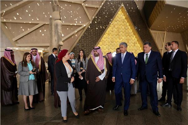 لقاء وزير السياحة بوزير الثقاقة السعودي بمقر هيئة المتحف المصري الكبير