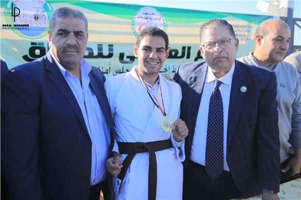 خلال التكريم