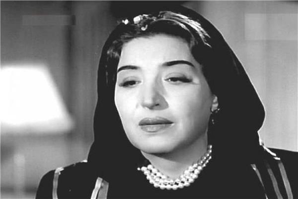 الفنانة عزيزة أمير