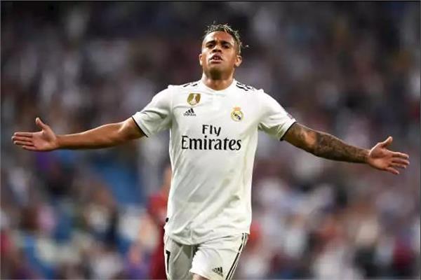 ماريانو دياز مهاجم ريال مدريد السابق