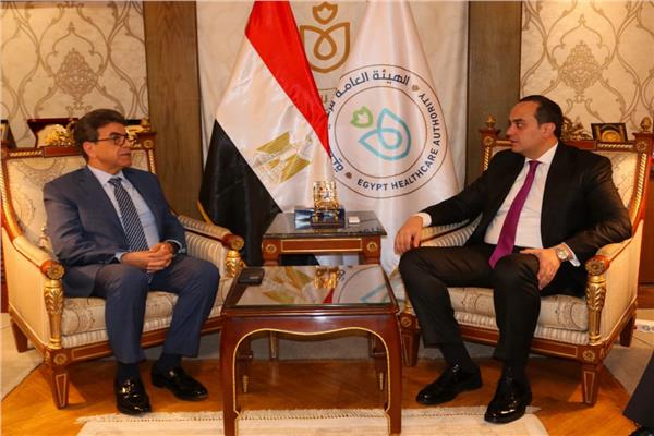 رئيس هيئة الرعاية الصحية يلتقي النقيب العام للأطباء البيطريين