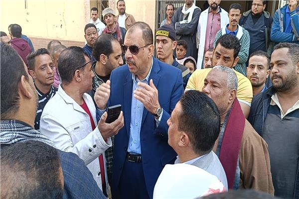 محافظ سوهاج يتابع الخدمات المقدمة للمواطنين