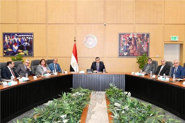 وزير الإسكان يتابع موقف تنفيذ وحدات المبادرة الرئاسية "سكن لكل المصريين"
