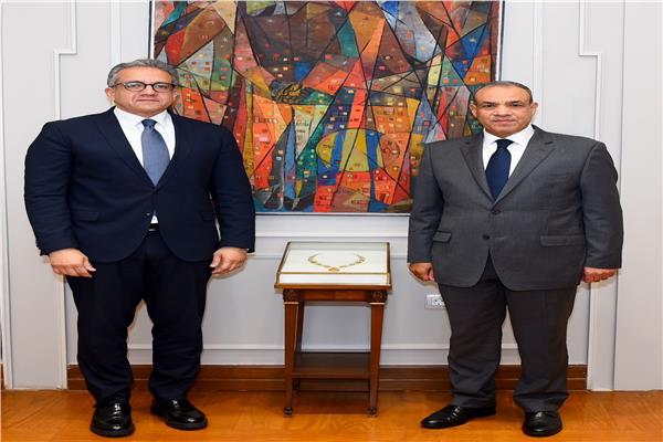 وزير الخارجية مع المرشح المصري لمنصب مدير عام اليونيسكو