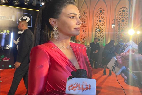 الفنانة دينا فؤاد 