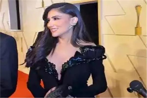 مي عمر تتألق بالأسود في أحدث ظهور بحفل الموريكس دور