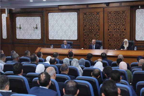 وزير الصناعة والنقل مع محافظ ومستثمري بورسعيد 