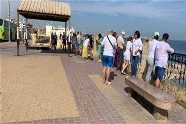 استقبال الآلاف من السائحين من مختلف دول العالم