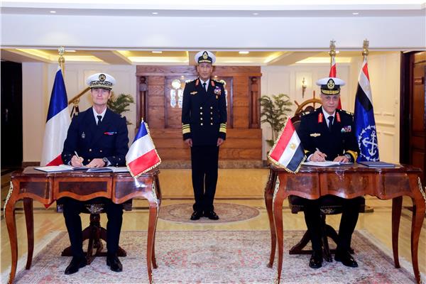 القوات البحرية توقع عقد إتفاق مع إدارة الهيدروجرافيا البحرية الفرنسية 