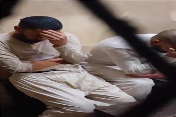 المتهمين داخل القفص