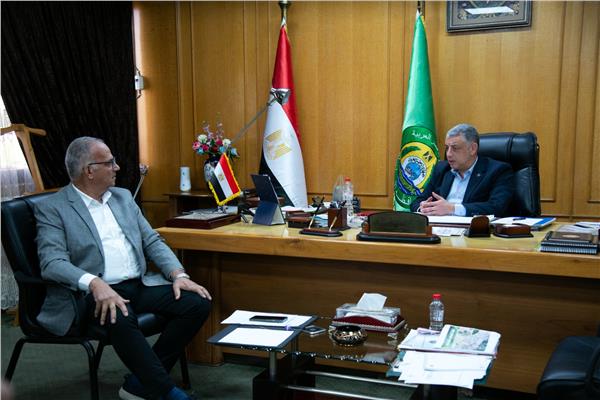  أكرم محمد جلال محافظ الإسماعيلية - مصطفى أبوحديد رئيس مجلس إدارة جمعية المستثمرين الصناعيين