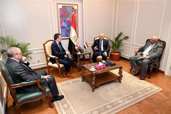 وزير الصناعة يدعو الشركات الكندية للاستثمار في مصر