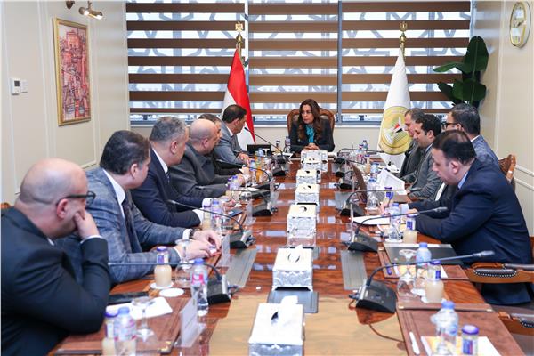 وزيرة التنمية المحلية تتابع الموقف التنفيذي لمنظومة تراخيص المحال العامة بالمحافظات    