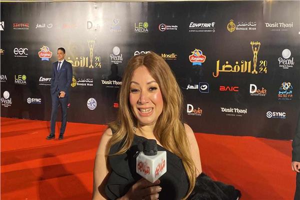  الفنانة انتصار 