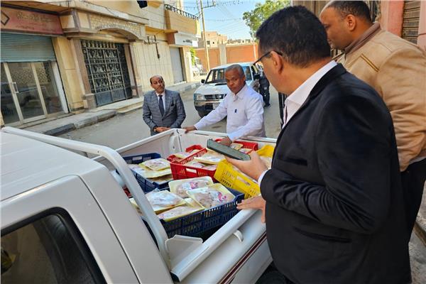 ضبط مصنعات لحوم مجهولة المصدر