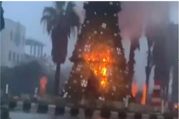 مسلحين أحرقوا شجرة عيد الميلاد في ريف حماة