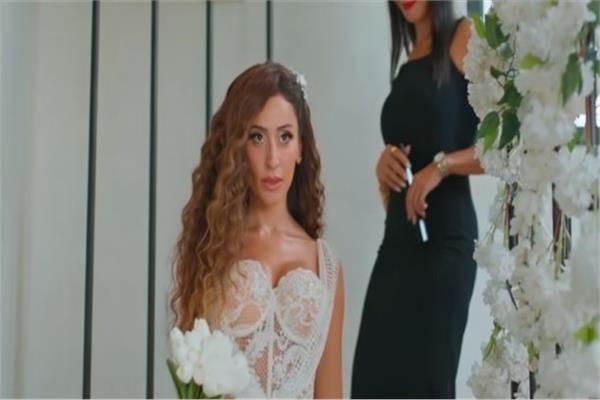 الفنانة دينا الشربيني