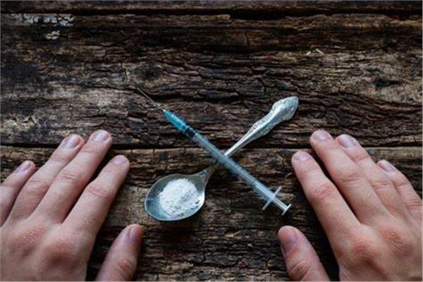 علاج المخدرات للمدمنين - صورة تعبيريه