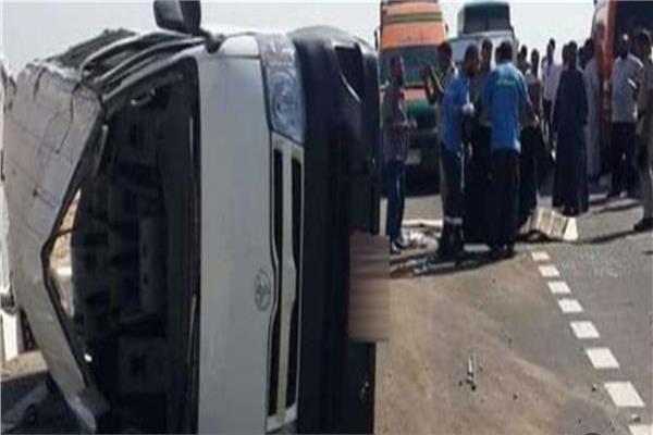 حادث انقلاب سيارة ميكروباص