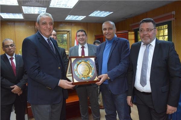 اللواء أشرف الجندي، محافظ الغربية خلال الزيارة