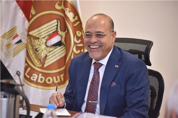  وزير العمل