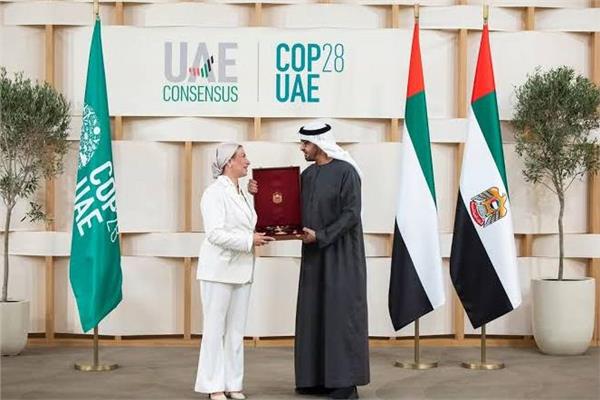 القومى للمرأة يهنئ وزيرة البيئة بمنحها وسام زايد الثانى من الطبقة الأولى