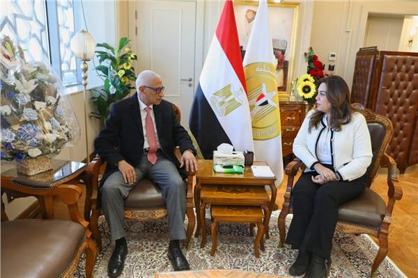 وزيرة التنمية المحلية تبحث مع محافظ شمال سيناء