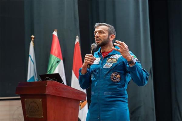 الدكتور سلطان النيادي