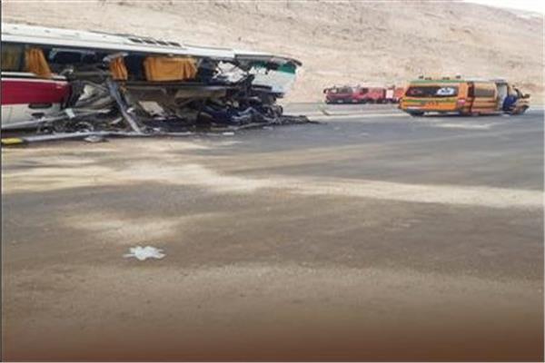 حادث تصادم سيارة نقل وأتوبيس 
