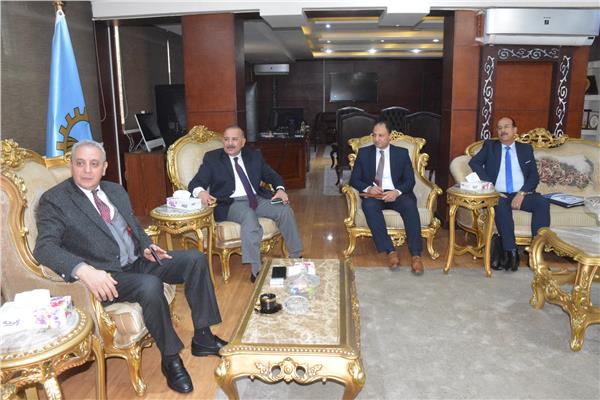 جانب من اجتماع محافظ الغربية ومسئولي جهاز مشروعات الخدمة الوطنية
