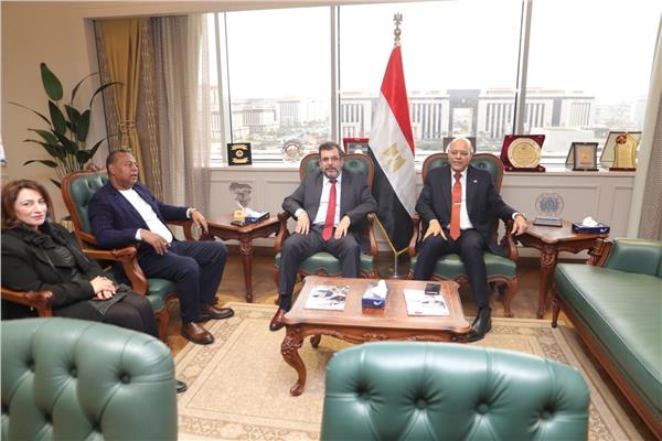 لقاء وزير العمل بالأمين العام لمنظمة الوحدة النقابية الإفريقية
