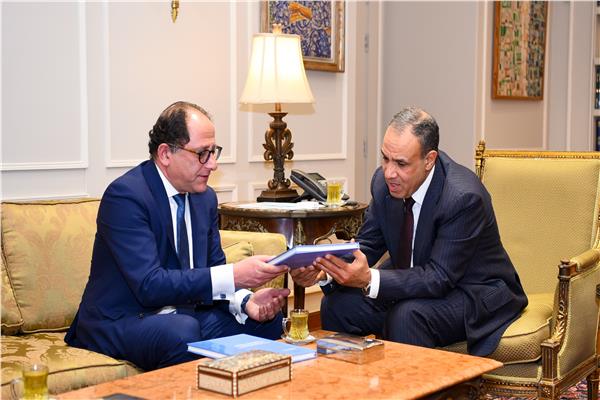 جانب من اجتماع وزير الخارجية برئيس لجنة الشؤون الخارجية بمجلس العموم الكندي