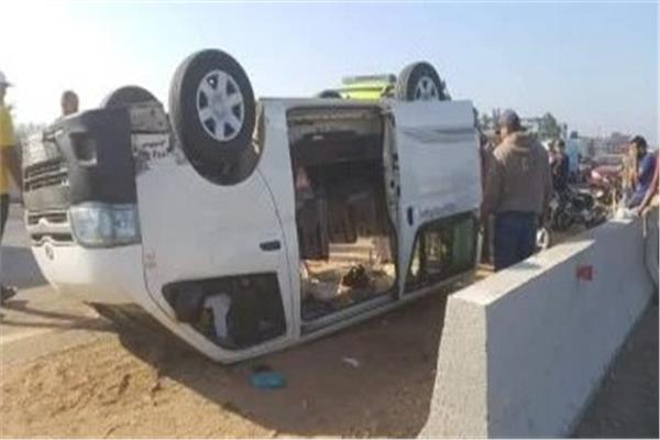 تصادم ميكروباص بسيارة نقل