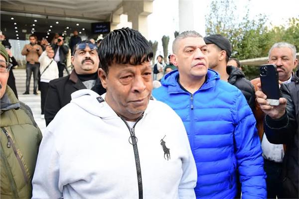 انهيار عبد الباسط حمودة في جنازة أحمد عدوية 