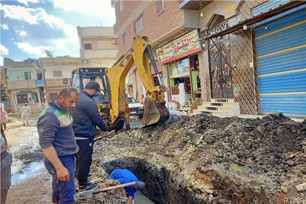 صلاح الكسرالمفاجئ بخط مياه الشرب الرئيسي بمركز كفرالشيخ