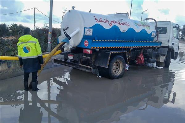 رفع تجمعات مياه الأمطار