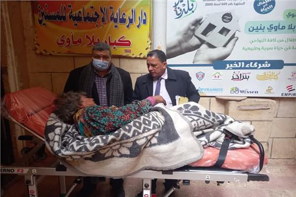 فريق التدخل السريع بمديرية التضامن الاجتماعي ينقذ سيدة مسنة