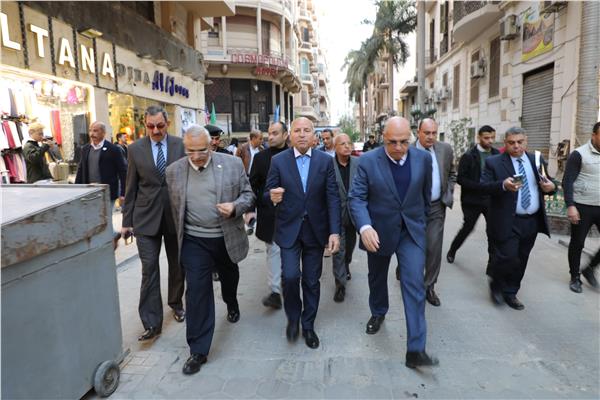محافظ القاهرة يتفقد شارع الشريفين ومنطقة البورصة