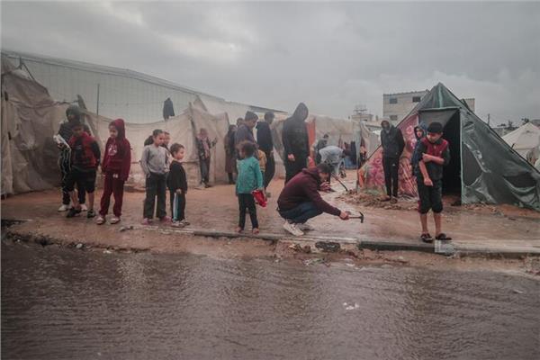 الطقس السيئ يفاقم معاناة غزة