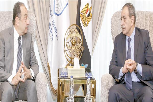 جانب من لقاء المهندس محمد شيمى مع الرئيس التنفيذى لمجمع الإصدارات المُؤمنة والذكية