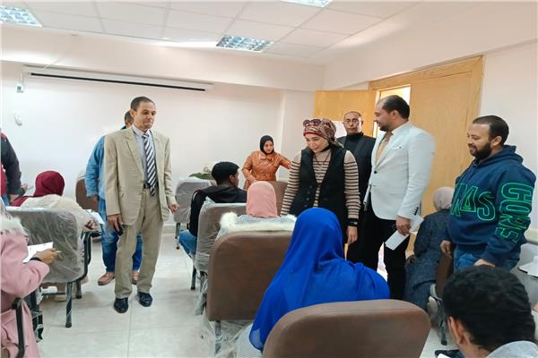 رئيس جامعة الأقصر تتفقد سير امتحانات نهاية الفصل الدراسي الأول 
