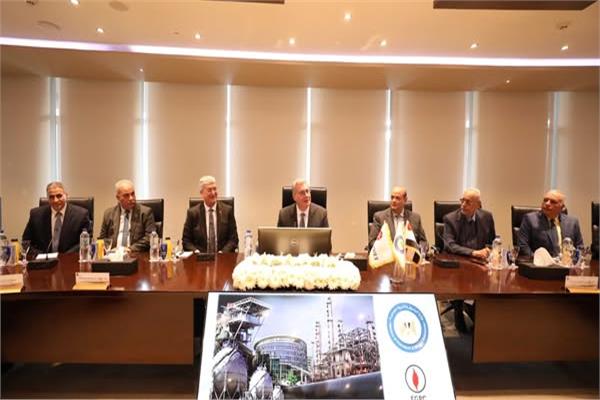 خلال اجتماع وزير البترول مع شركة بتروجت