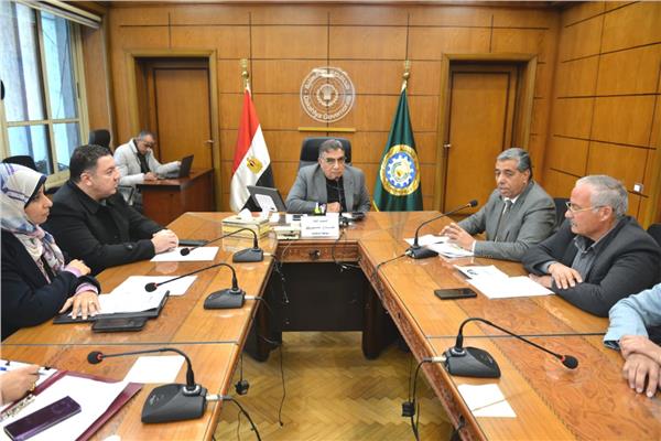 اللواء طارق مرزوق محافظ الدقهلية خلال الاجتماع