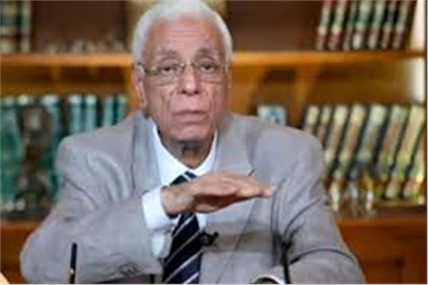 الدكتور حسام موافي  أستاذ طب الحالات الحرجة بالقصر العيني
