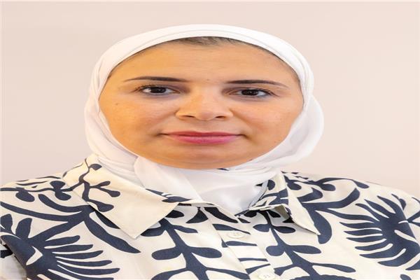 الكاتبة هند فتحي