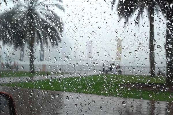 سقوط أمطار متفاوتة الشدة