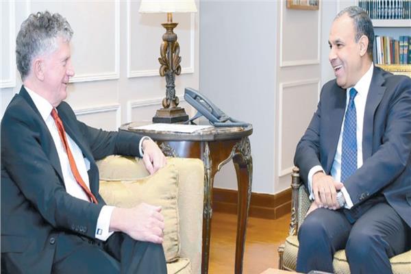وزير الخارجية خلال استقباله مستشار الأمن القومى البريطانى